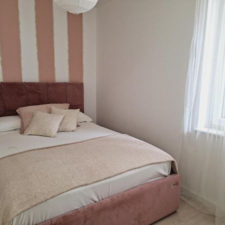 希贝尼克Apartman Maja ****公寓 外观 照片