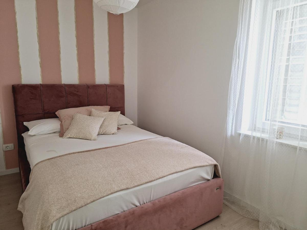 希贝尼克Apartman Maja ****公寓 外观 照片